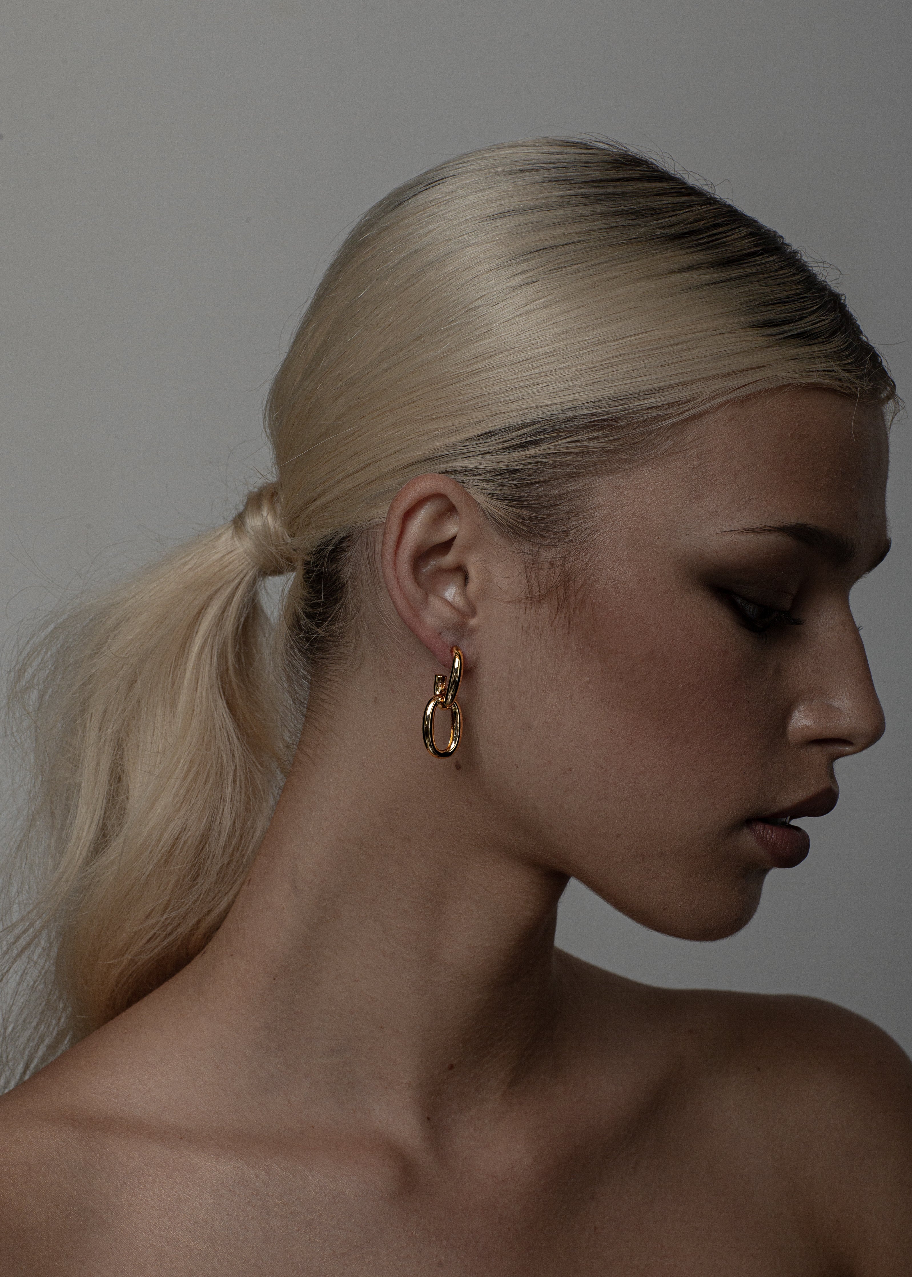 Chained Melody Earrings / Gold