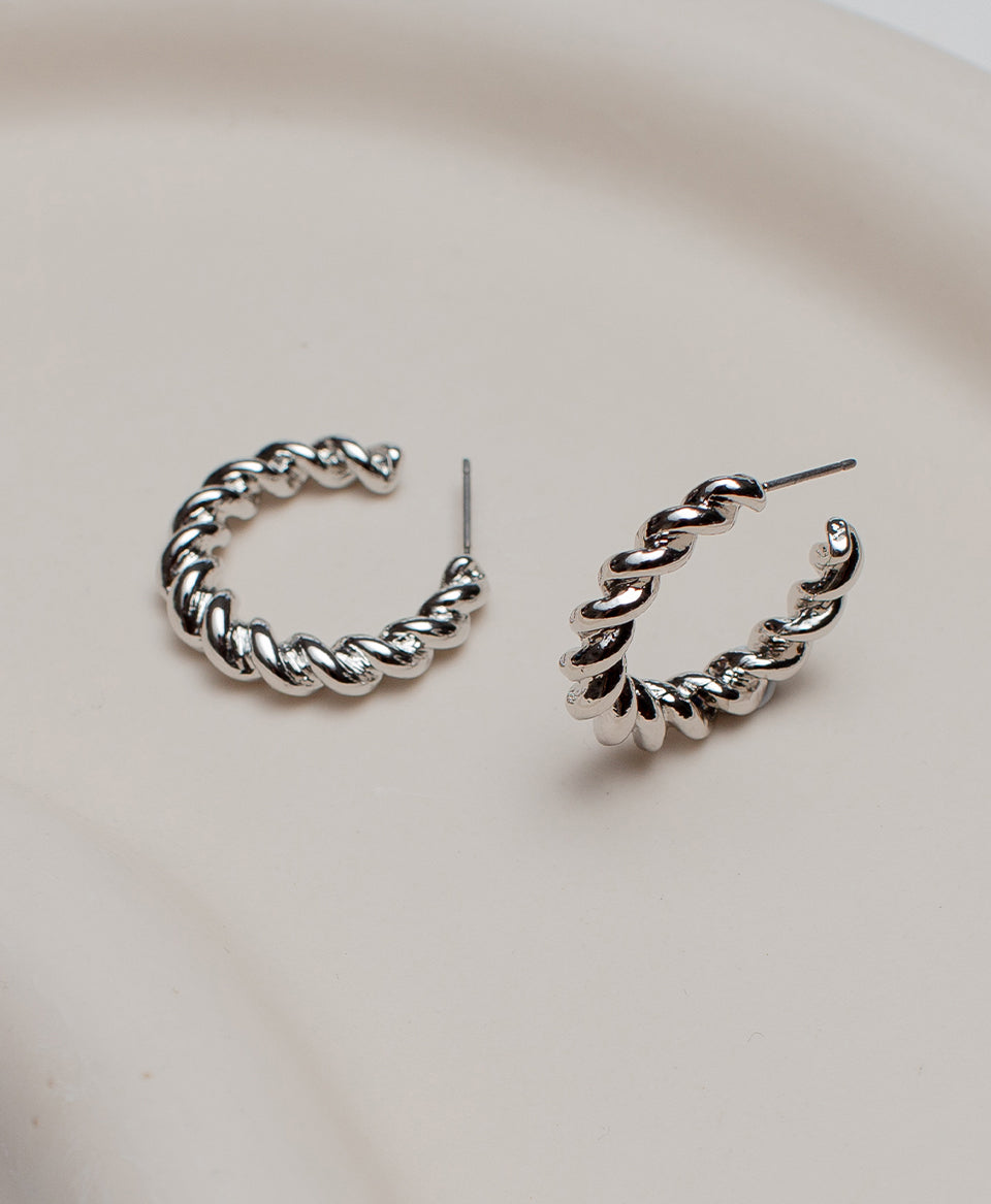 Lucie Twisted Hoop Earrings / Silver