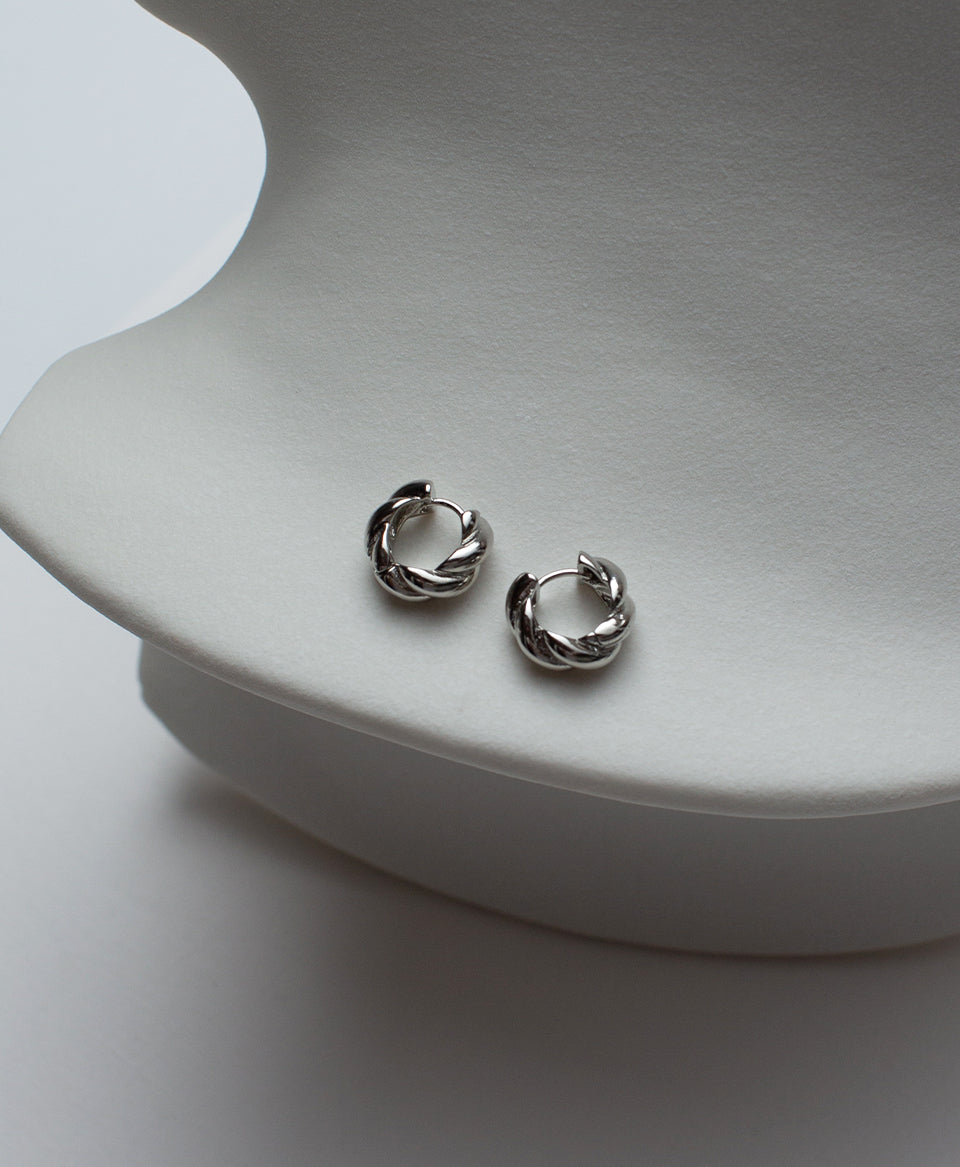 Elle Twisted Mini Hoops / Silver