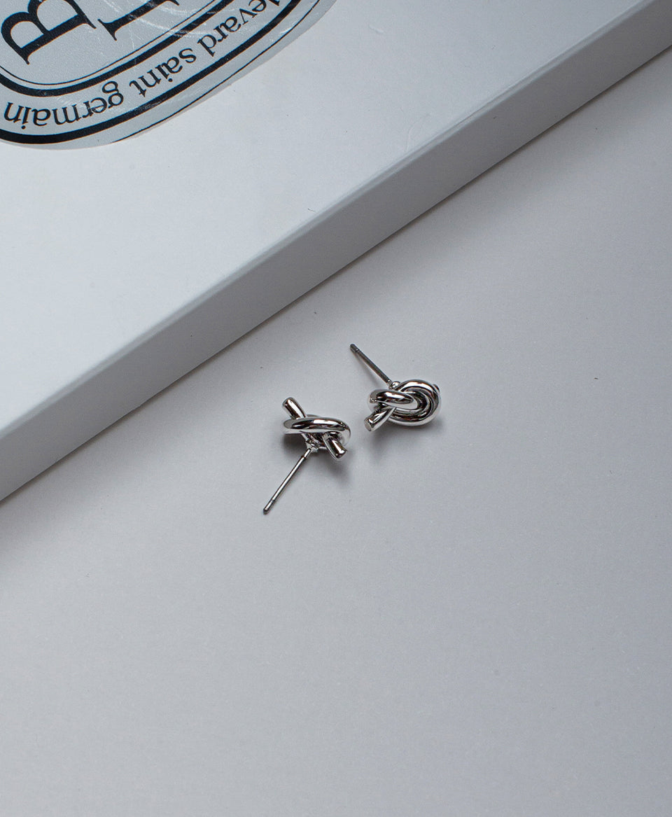 Knot Stud Earring / Silver