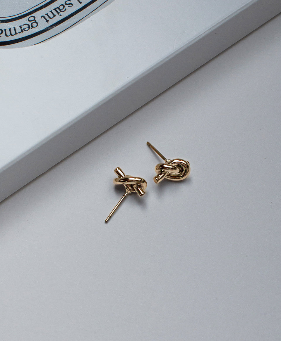 Knot Stud Earring / Gold