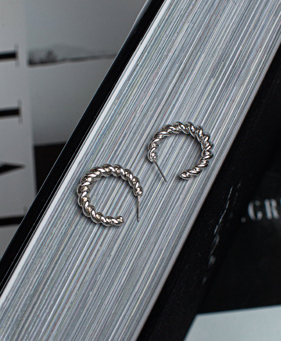 Lucie Twisted Hoop Earrings / Silver