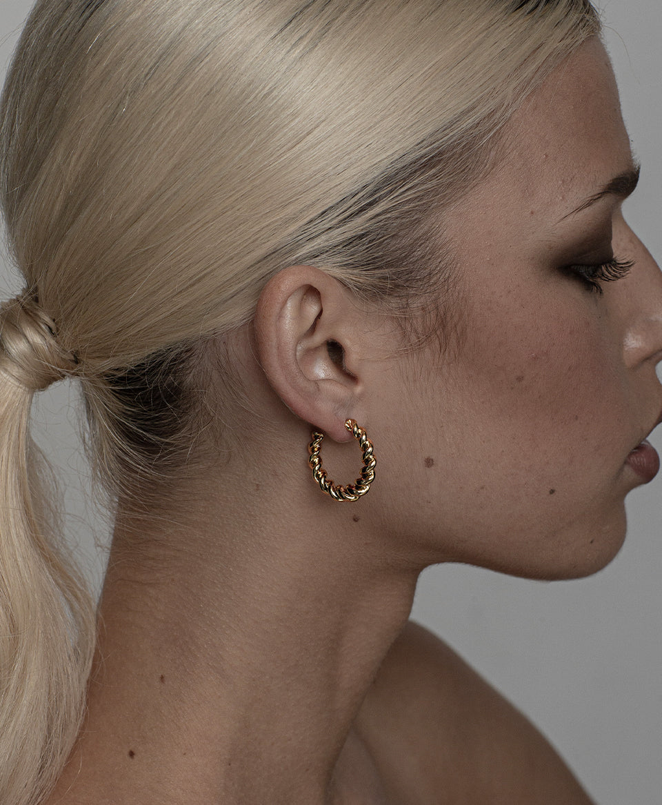 Lucie Twisted Hoop Earrings / Gold